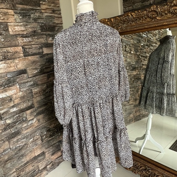 Taylor Monochrome Patterned Long Sleeve Dress - Picture 11 of 14